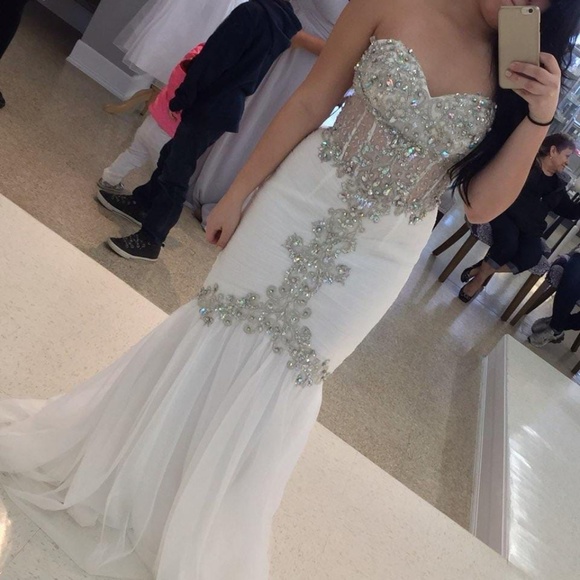 Dresses & Skirts - White Mermaid Style Dress